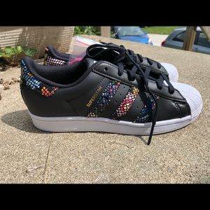 NWT Adidas superstar size 7.5 women’s